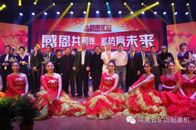 各位領(lǐng)導(dǎo)、嘉賓及公司領(lǐng)導(dǎo)與演員合影留念.jpg